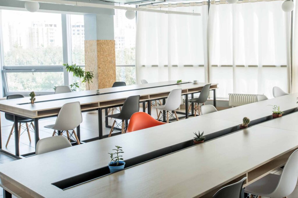 co-working-space-vs-office-rental-what-suits-your-business-01