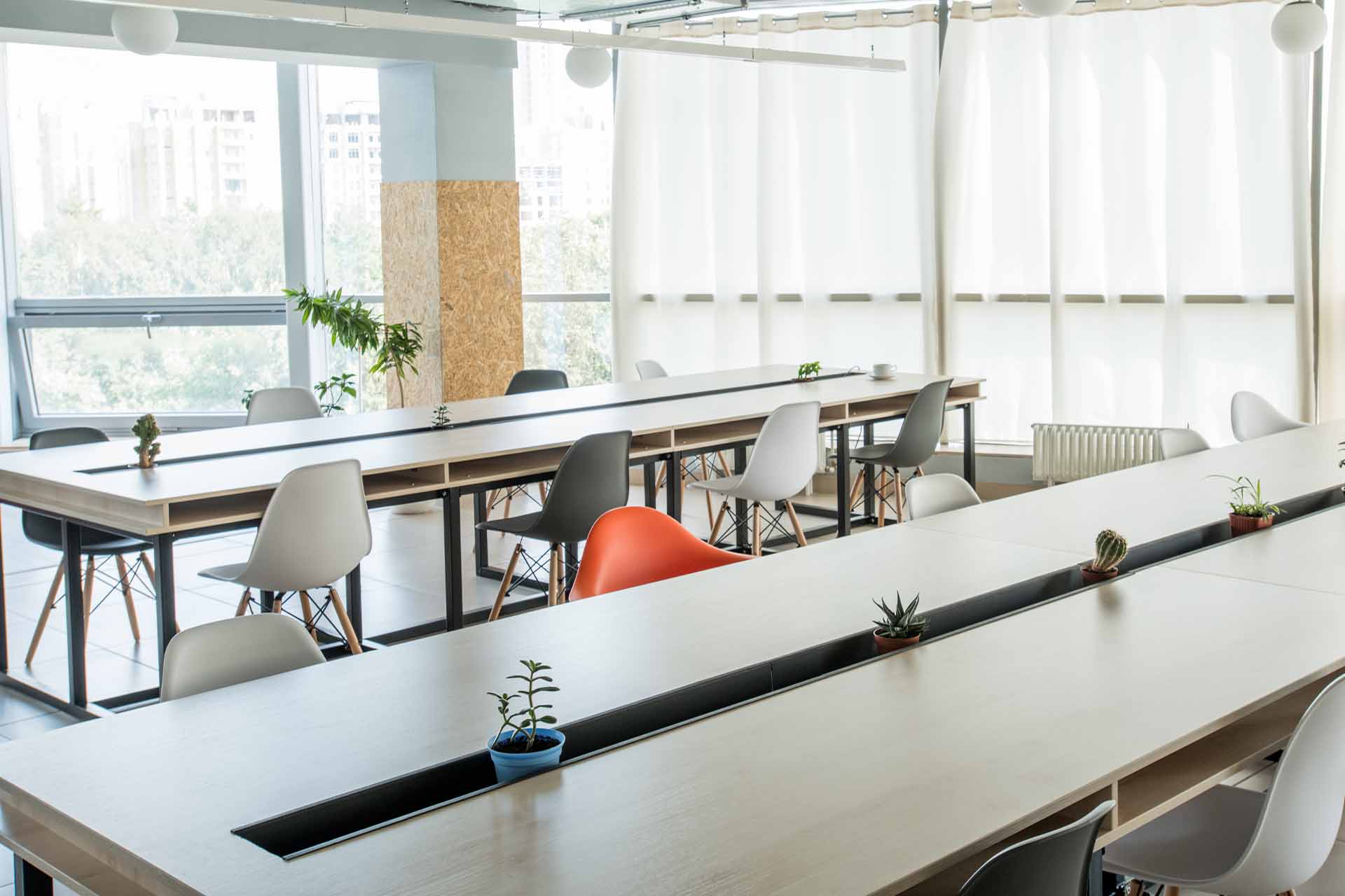 co-working-space-vs-office-rental-what-suits-your-business-01