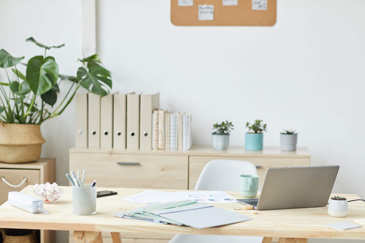 01-create-efficient-home-office-workspace 1